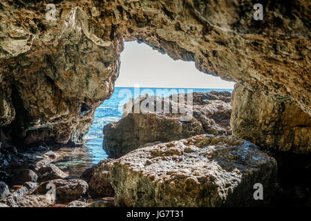 Riesige Höhlen Meer in Leuca di Santa Maria, Apulien, Italien Stockfoto