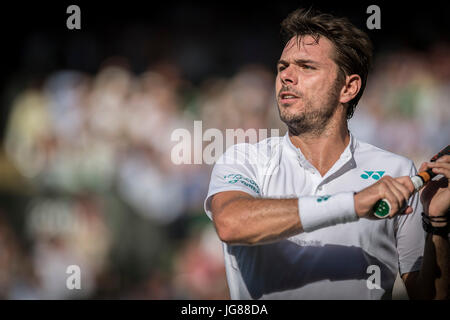 Die Wimbledon Tennis Weltmeisterschaften 2017 statt auf The All, UK. 3. Juli 2017. Lawn Tennis and Croquet Club, London, England, UK. Daniil Medvedev V Stan Wawrinka [5] auf dem Centre Court. Im Bild: Stan Wawrinka Credit: Duncan Grove/Alamy Live-Nachrichten Stockfoto