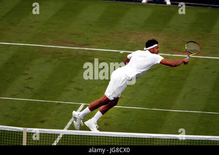 London, UK. 3. Juli 2017. London, UK. 3. Juli 2017. London, 3. Juli 2017: Jo-Wifried Tsonga Frankreichs in Aktion in seinem ersten Vorrundenspiel gegen Cameron Norrie in Wimbledon. Bildnachweis: Adam Stoltman/Alamy Live-Nachrichten Stockfoto