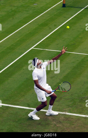 London, UK. 3. Juli 2017. London, UK. 3. Juli 2017. London, 3. Juli 2017: Jo-Wifried Tsonga Frankreichs in Aktion in seinem ersten Vorrundenspiel gegen Cameron Norrie in Wimbledon. Bildnachweis: Adam Stoltman/Alamy Live-Nachrichten Stockfoto