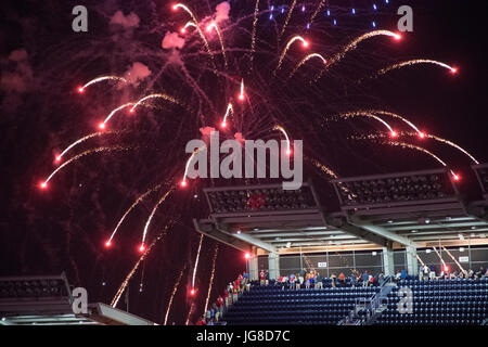 Washington, USA. 3. Juli 2017. Baseball-Fans Feuerwerk Unabhängigkeitstag vom Oberdeck des Nationals Park in Washington, DC, 3. Juli 2017. Bildnachweis: Tim Brown/Alamy Live-Nachrichten Stockfoto