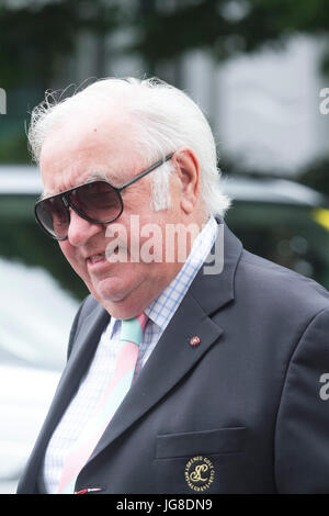 London, UK. 4. Juli 2017. Englische Komiker Jimmy Tarbuck bei den All England Tennisclub am Tag 2 des Wimbledon Lawn Tennis Championships Credit kommt: Amer Ghazzal/Alamy Live-Nachrichten Stockfoto