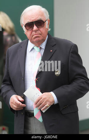 London, UK. 4. Juli 2017. Englische Komiker Jimmy Tarbuck bei den All England Tennisclub am Tag 2 des Wimbledon Lawn Tennis Championships Credit kommt: Amer Ghazzal/Alamy Live-Nachrichten Stockfoto