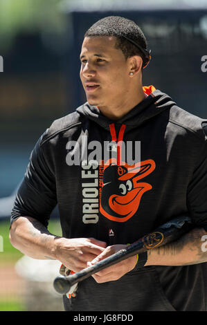 Milwaukee, WI, USA. 3. Juli 2017. Baltimore Orioles dritte Baseman Manny Machado #13 vor der Major League Baseball Spiel zwischen den Milwaukee Brewers und den Baltimore Orioles im Miller Park in Milwaukee, Wisconsin. John Fisher/CSM/Alamy Live-Nachrichten Stockfoto