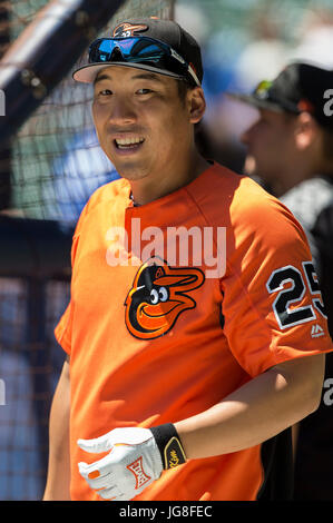 Milwaukee, WI, USA. 3. Juli 2017. Baltimore Orioles linker Feldspieler Hyun so Kim #25 vor der Major League Baseball Spiel zwischen den Milwaukee Brewers und den Baltimore Orioles im Miller Park in Milwaukee, Wisconsin. John Fisher/CSM/Alamy Live-Nachrichten Stockfoto