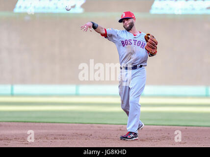 3. Juli 2017: Boston Red Sox zweiter Basisspieler Dustin Pedroia #15 bei einem MLB-Spiel zwischen den Boston Red Sox und die Texas Rangers im Globe Life Park in Arlington, TX Boston besiegt Texas 7-5 Albert Pena/CSM Stockfoto