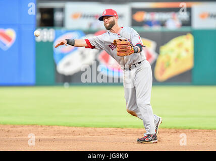 3. Juli 2017: Boston Red Sox zweiter Basisspieler Dustin Pedroia #15 bei einem MLB-Spiel zwischen den Boston Red Sox und die Texas Rangers im Globe Life Park in Arlington, TX Boston besiegt Texas 7-5 Albert Pena/CSM Stockfoto