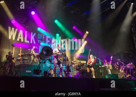 Montreal, Kanada - 4. Juli 2017: zu Fuß von der Erde auf der Bühne beim Montreal International Jazz Festival Credit: Marc Bruxelle/Alamy Live-Nachrichten Stockfoto