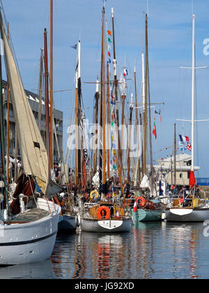 Alten Segelregatta, Binic Hafen in der Nähe von Saint-Brieuc, Côtes-d ' Armor, Bretagne, Bretagne, Frankreich Stockfoto