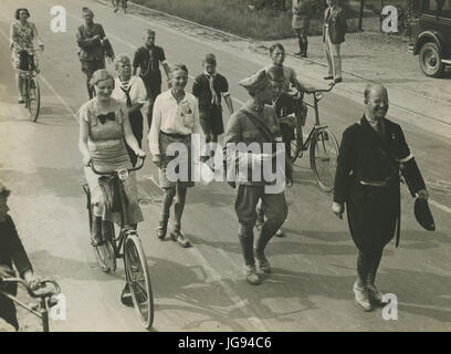 Zeven Deelnemers Op de Mookse Baan Tijdens de 23e Vierdaagse. -F40380 - KNBLO Stockfoto