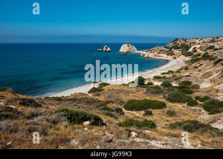 Aphrodite Felsen. Felsige Küste am Mittelmeer in Zypern. Petra Tou Roumiou ist Geburtsort der Göttin Aphrodite Stockfoto