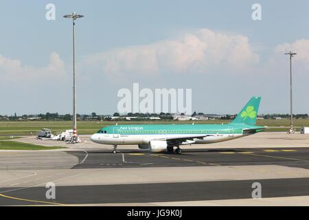 Lyon, Frankreich - 27. Mai 2017: Aer Lingus Flugzeug am Flughafen Lyon. Aer Lingus ist die nationale Fluggesellschaft von Irland Stockfoto