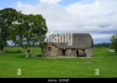 Leanach Cottage im Culloden Schlachtfeld in der Nähe von Inverness, Schottland, Großbritannien. Stockfoto