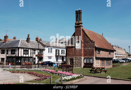 Aldeburgh Suffolk UK - die Moot Hall am Meer Stockfoto