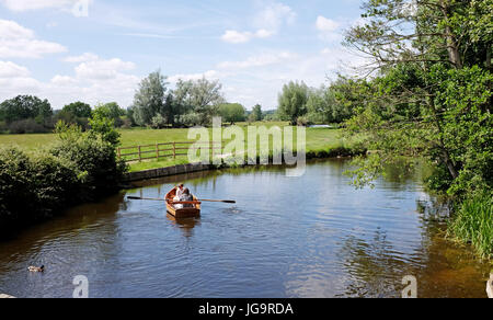 Suffolk UK Juni 2017 - Flatford Mühle in der Nähe, wo John Constable malte das berühmte Heuwagen Stockfoto