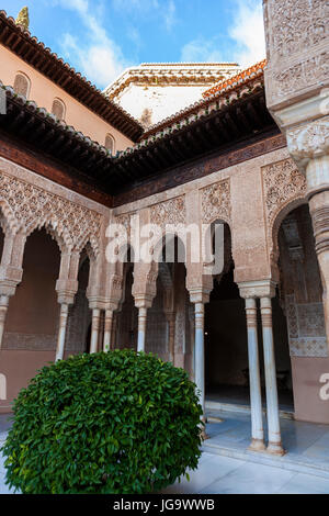 Patio de Los Leones (Hof der Löwen), Palacios Nazaríes, La Alhambra, Granada, Andalusien, Spanien Stockfoto