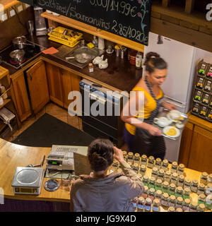 RIGA, Lettland - ca. Mai 2014: Blick auf die Apsara-Tee-Haus in Riga. Stockfoto