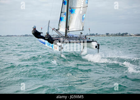 Armel Le Cléac'h und Kevin Escoffier von Banque Populaire Sailing Team und das fliegende Phantom. Das fliegende Phantom ist eine neue Generation von Folierung Stockfoto