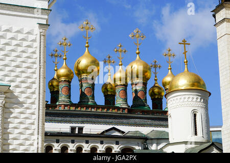 Kuppeln der Terem-Palast (16. Jh.), Kreml, Moskau, Russland Stockfoto