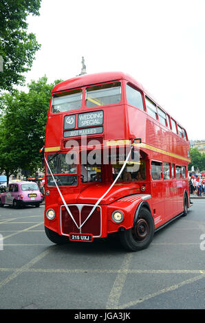 London, UK, married 07.01.2017 Just dekorierten spezielle Routemaster Bus am Trafalgar Square. Stockfoto