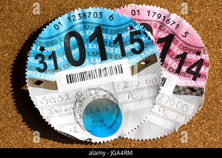 Alte Runde British Car Tax Discs UK Motorsport Stockfoto