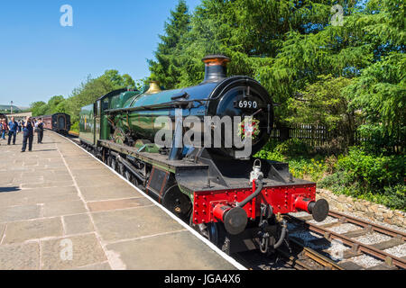 Great Western Railway (GWR) 6959 Klasse 4-6-0 Dampflok an Rawtenstall Station, auf der East Lancashire Railway, Rossendale, Lancashire, UK. Stockfoto