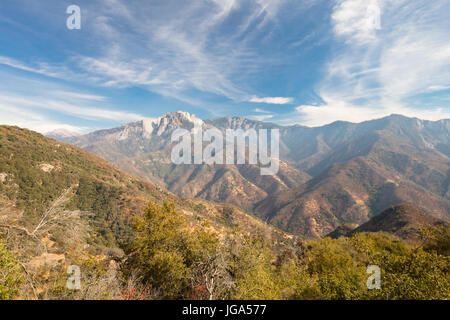 Amphitheater Point mit Blick auf Castle Rock Peak im Sequoia National Park auf Generals Highway in Kalifornien, USA Stockfoto