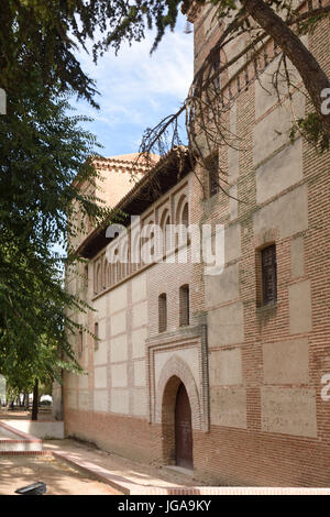 Fassade des Juan II Palast, Madrigal de Las Altas Torres, Provinz Ávila, Kastilien-León, Spanien Stockfoto