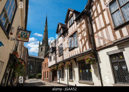 Kirche-Straße, mit Blick auf St. Alkmund Kirche, Kriegsfuß Pub und Prince Rupert Hotel, Kirche-Straße, Shrewsbury, Shropshire, England, UK Stockfoto