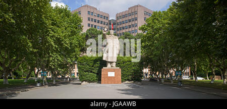 Statue von Mao Dedong auf dem Parkplatz der Tongji Universität. Shanghai, China Stockfoto