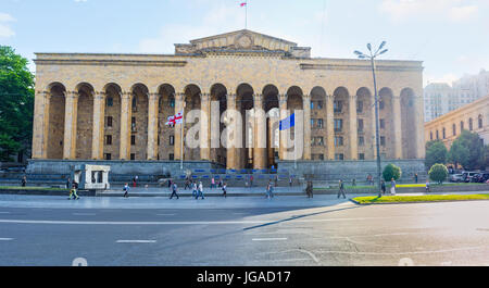 Tiflis, Georgien - Juni 2, 2016: Die Fassade des monumentalen alten Parlamentsgebäude, in shota Rustaveli Avenue, am 2. Juni in Tbilissi. Stockfoto