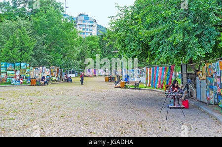 TBILISI, GEORGIA - 6. Juni 2016: Der freien Kunst Vernissage im Dedaena Park, direkt neben dem Flohmarkt am 6. Juni in Tiflis. Stockfoto
