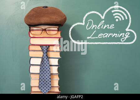 E Learning Lustig Bildung Konzept Mit Ungewohnlichen Lehrer Stockfotografie Alamy