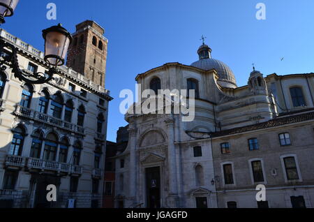 Detail der Kirche San Geremia im Sestiere von Cannaregio mit Blick auf den Canal Grande in Venedig, Italien Stockfoto