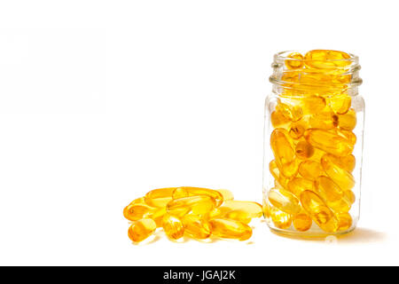 Fischöl, Omega 3 mit Vitamin D Kapseln gut für die Herzgesundheit in der Flasche und auf weißem Tisch. Stockfoto