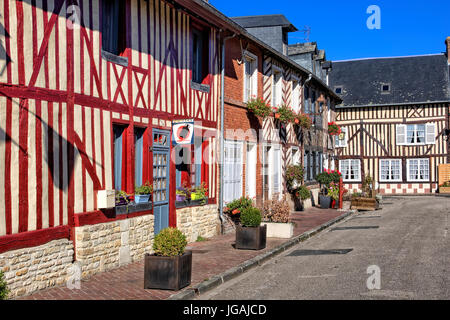 Typische Häuser in Beuvron-En-Auge Stockfoto