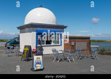 Eis Kiosk auf der Promenade am Fleetwood Stockfoto