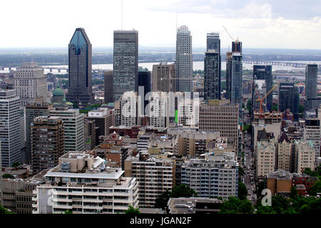 Montreal, Kanada, 4 July,2017.View der Innenstadt von Montreal vom Aussichtspunkt am Mount Royal Park. Kredit: Mario Beauregard/Alamy Live-Nachrichten Stockfoto