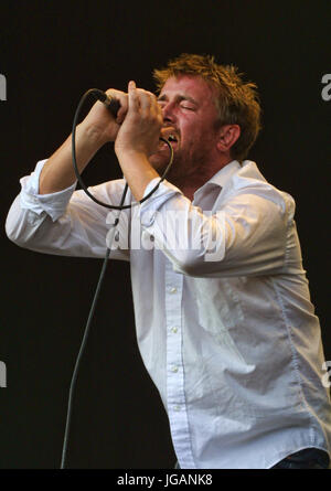 Ellenbogen - Guy Garvey, v2002, Hylands Park, Chelmsford, Essex, Großbritannien, August 2002. Stockfoto