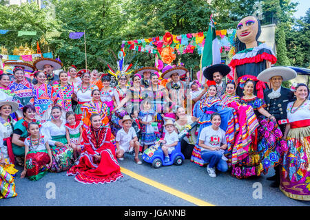 Mexikanische Kanadier feiern in Kanada 150, Canada Day Parade, Vancouver, Britisch-Kolumbien, Kanada. Stockfoto