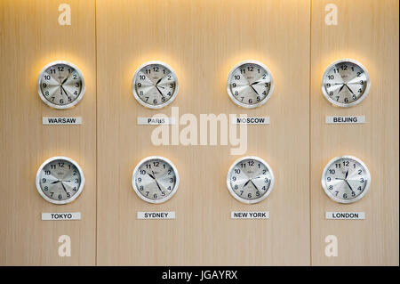 Zeitzonen in Warschau, Paris Frankreich, Moskau, Beijing China, Tokio, Sydney Australia, New York USA, London Großbritannien. 12 April 2 Stockfoto