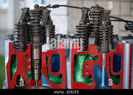 Schnittdarstellung der Automotor Zündung Block und Auto Zylinderkolben, Schnitt in einem halben Profilerstellung Modell anzeigen Stockfoto