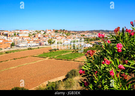 Historischen Silves, umgeben von fruchtbaren Feldern, Algarve, Portugal Stockfoto