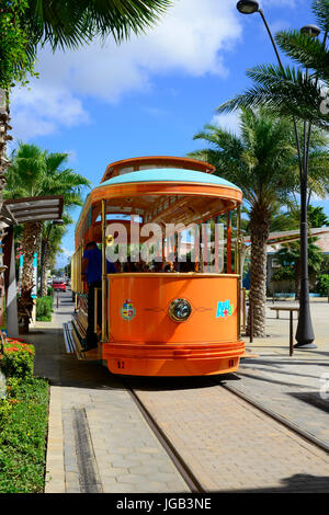 Südliche Karibik-Insel-Kreuzfahrt von Miami Florida auf der Insel Aruba mit lokalen Straßenbahn Stockfoto