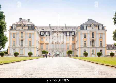 Schloss Augustusburg in Brühl ist eines der ersten Beispiele für Rococo Kreationen in Deutschland. Stockfoto