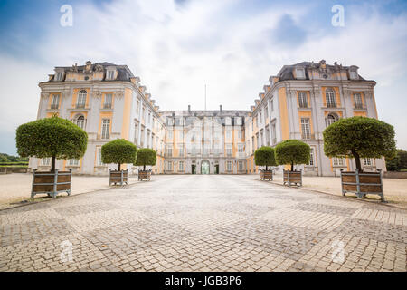 Schloss Augustusburg in Brühl ist eines der ersten Beispiele für Rococo Kreationen in Deutschland. Stockfoto