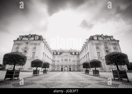 Schloss Augustusburg in Brühl ist eines der ersten Beispiele für Rococo Kreationen in Deutschland. Stockfoto