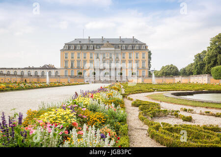 Schloss Augustusburg in Brühl ist eines der ersten Beispiele für Rococo Kreationen in Deutschland. Stockfoto