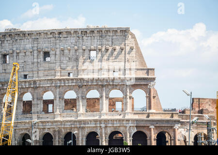 Kolosseum in der Innenstadt von Rom, Italien ist das größte Amphitheater, das je gebaut wurde Stockfoto