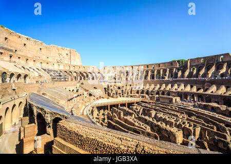 Innere des riesigen Kolosseum Amphitheater, Latium, Italien Stockfoto